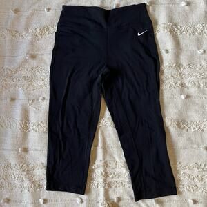 Nike Dri-Fit black cropped leggings small